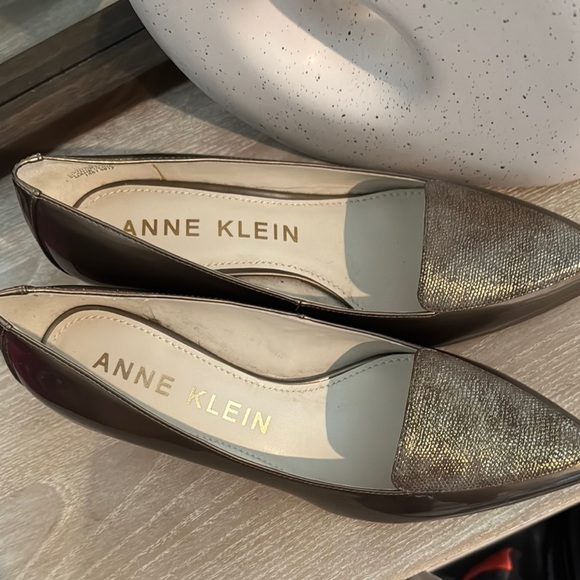 Anne Klein Brown Heels Elegant Design - Picture 5 of 7